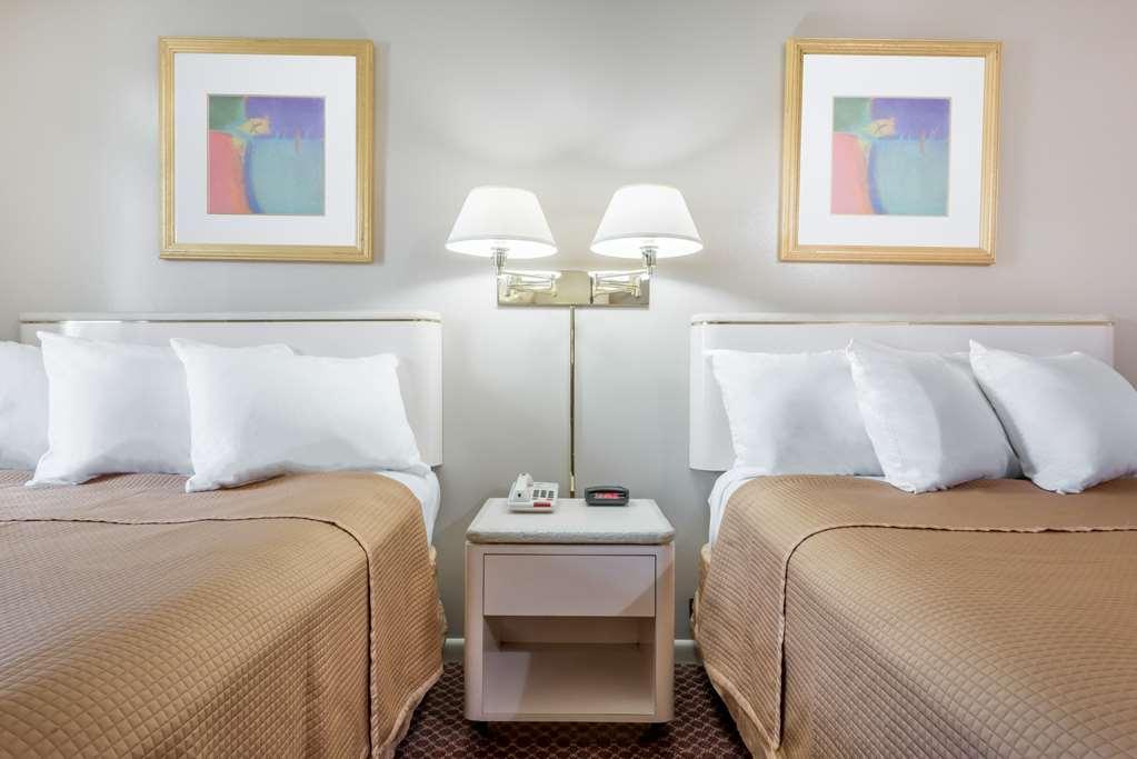 Travelodge By Wyndham Херши Номер фото